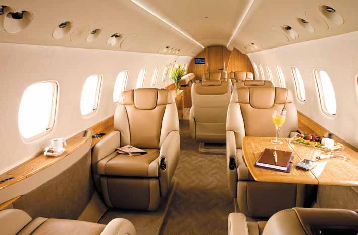 //www2.jas-fbo.co.jp/news/2010/11/29/1_Cabin_Front_to_Rear_baixa.jpg